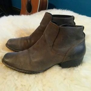 BORN booties size 7.5